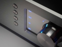 Gamut Di150 LE dual mono integrated amplifier - front panel close up